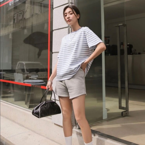 DAZY STRIPED SHOULDER TEE - Picture 2 of 4